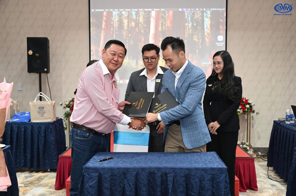 hop tac 3 - CÔNG TY CP NHỰA BÌNH MINH VIỆT ký kết hợp tác đào tạo độc quyền với ThS. Đặng Tiến Dũng – Nâng tầm tư duy, phát triển bền vững - Công ty cổ phần Nhựa Bình Minh Việt