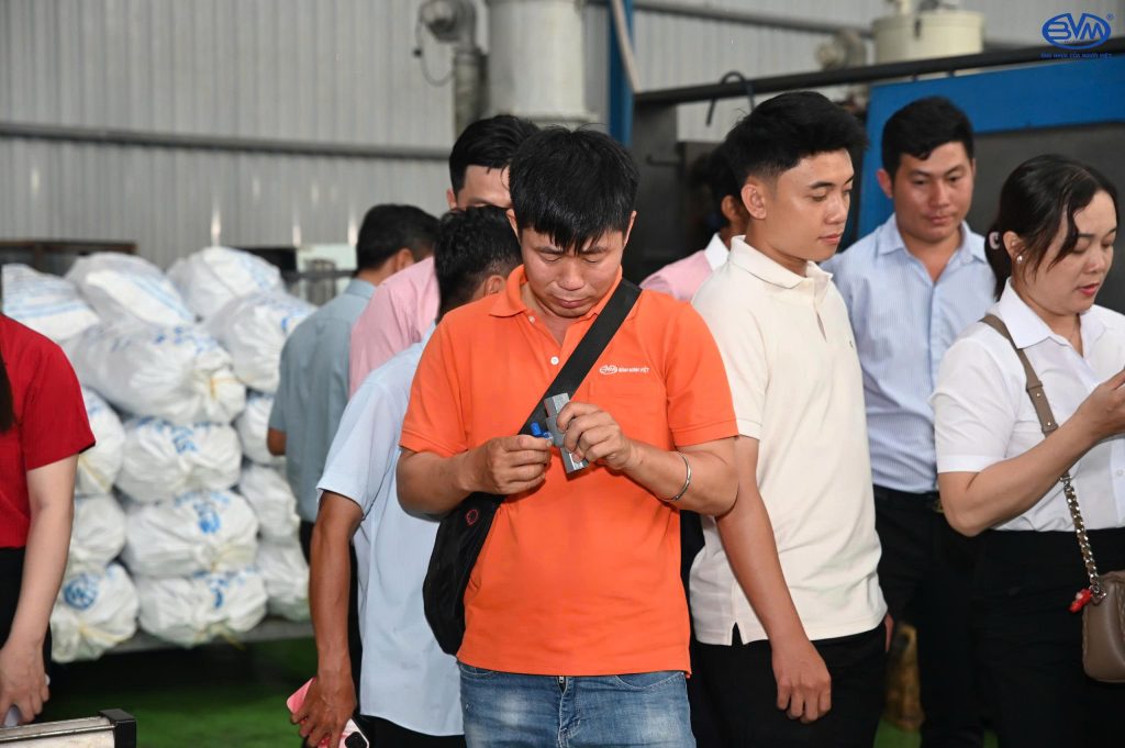 Chào đón Quý Nhà Phân Phối CÔNG TY CP NHỰA BÌNH MINH VIỆT về tham quan nhà máy – Trải nghiệm thực tế, thấu hiểu giá trị sản phẩm 5 tham quan 4 - Chào đón Quý Nhà Phân Phối CÔNG TY CP NHỰA BÌNH MINH VIỆT về tham quan nhà máy – Trải nghiệm thực tế, thấu hiểu giá trị sản phẩm - Công ty cổ phần Nhựa Bình Minh Việt