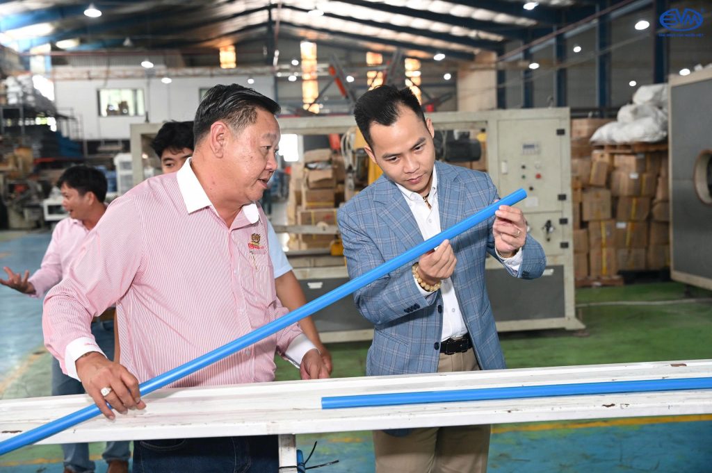 Chào đón Quý Nhà Phân Phối CÔNG TY CP NHỰA BÌNH MINH VIỆT về tham quan nhà máy – Trải nghiệm thực tế, thấu hiểu giá trị sản phẩm 6 tham quan 5 - Chào đón Quý Nhà Phân Phối CÔNG TY CP NHỰA BÌNH MINH VIỆT về tham quan nhà máy – Trải nghiệm thực tế, thấu hiểu giá trị sản phẩm - Công ty cổ phần Nhựa Bình Minh Việt