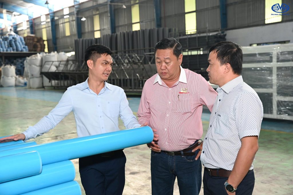 Chào đón Quý Nhà Phân Phối CÔNG TY CP NHỰA BÌNH MINH VIỆT về tham quan nhà máy – Trải nghiệm thực tế, thấu hiểu giá trị sản phẩm 7 tham quan 6 - Chào đón Quý Nhà Phân Phối CÔNG TY CP NHỰA BÌNH MINH VIỆT về tham quan nhà máy – Trải nghiệm thực tế, thấu hiểu giá trị sản phẩm - Công ty cổ phần Nhựa Bình Minh Việt