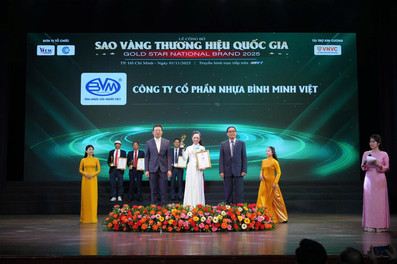 photo 2025 11 05 09 42 32 - CÔNG TY CỔ PHẦN NHỰA BÌNH MINH VIỆT VINH DỰ NHẬN GIẢI THƯỞNG TOP 10 SAO VÀNG THƯƠNG HIỆU QUỐC GIA - Công ty cổ phần Nhựa Bình Minh Việt
