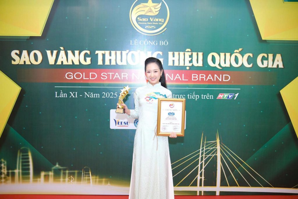 photo 2025 11 05 09 42 33 2 - CÔNG TY CỔ PHẦN NHỰA BÌNH MINH VIỆT VINH DỰ NHẬN GIẢI THƯỞNG TOP 10 SAO VÀNG THƯƠNG HIỆU QUỐC GIA - Công ty cổ phần Nhựa Bình Minh Việt