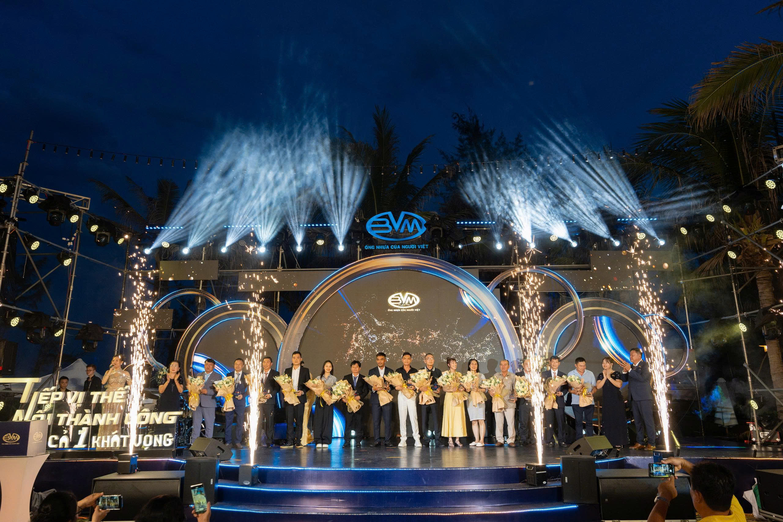 CÔNG TY CỔ PHẦN NHỰA BÌNH MINH VIỆT – TAM NIÊN THÀNH TỰU 4 z7243754527873 ebbf340efe8691e73aa10b9fb15b07bb - CÔNG TY CỔ PHẦN NHỰA BÌNH MINH VIỆT – TAM NIÊN THÀNH TỰU - Công ty cổ phần Nhựa Bình Minh Việt