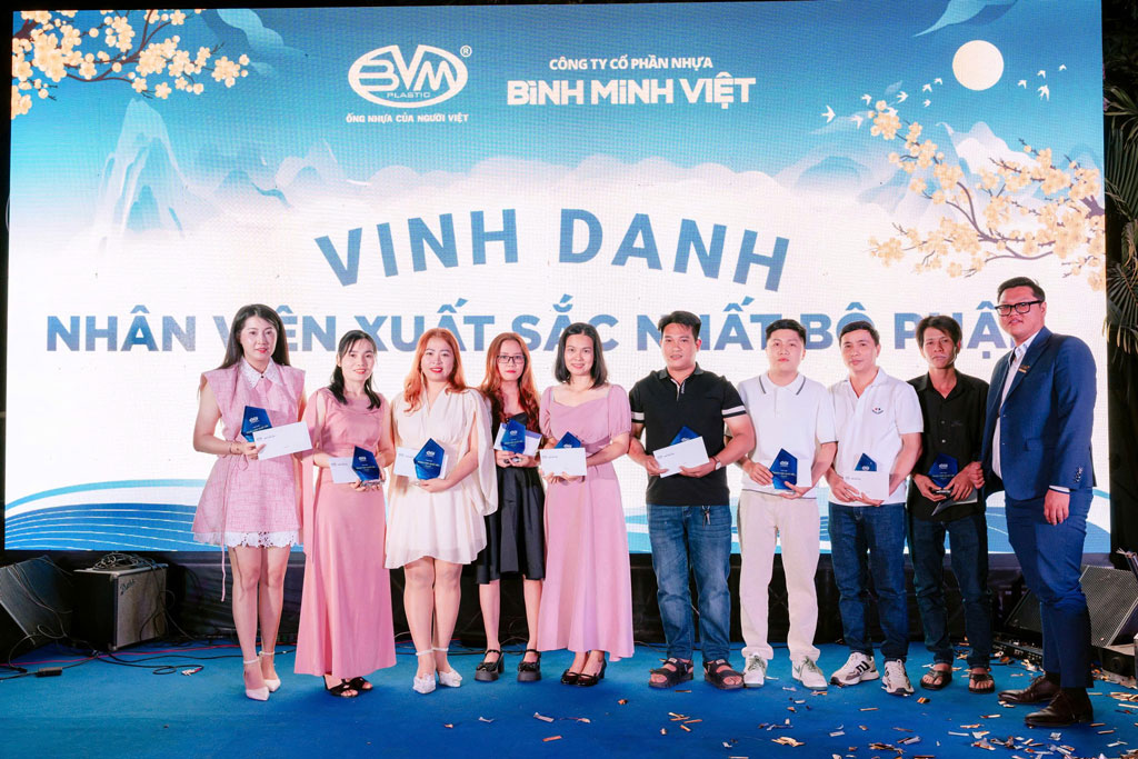 tat nien 2025 bmv vinh danh 1 - Bình Minh Việt Tổ Chức Tất Niên 2025 "Kỷ Nguyên Thịnh Vượng – Bứt Tốc Vươn Xa" - Công ty cổ phần Nhựa Bình Minh Việt